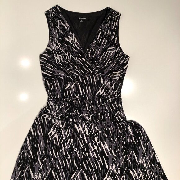 Nine West V Neck Sleeveless Midi Dress with Side Ruching Black White Gray Sz 8 - Picture 8 of 14